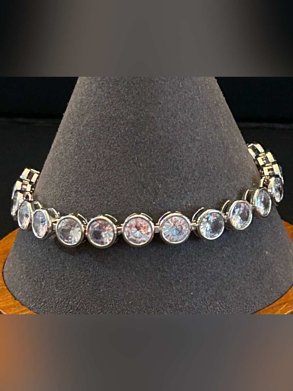Casual Clear Crystal Bezel-Set Tennis Bracelet Design in Silver Tone 7.50 Inch